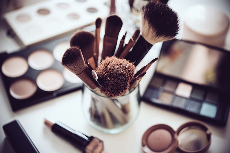 7 Must Have Makeup Brushes for Beginners